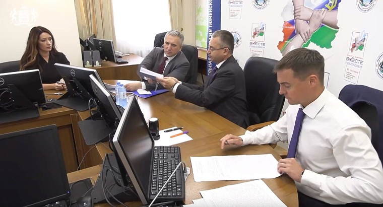 Александр Моор подал в избирком второй пакет документов в качестве кандидата в губернаторы