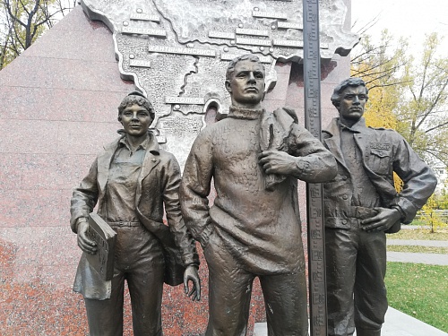 Губернатор Тюменской области Александр Моор поздравил работников и ветеранов нефтегазовой отрасли