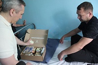 Александр Моор пообщался с ранеными ополченцами во время осмотра больницы в Краснодоне
