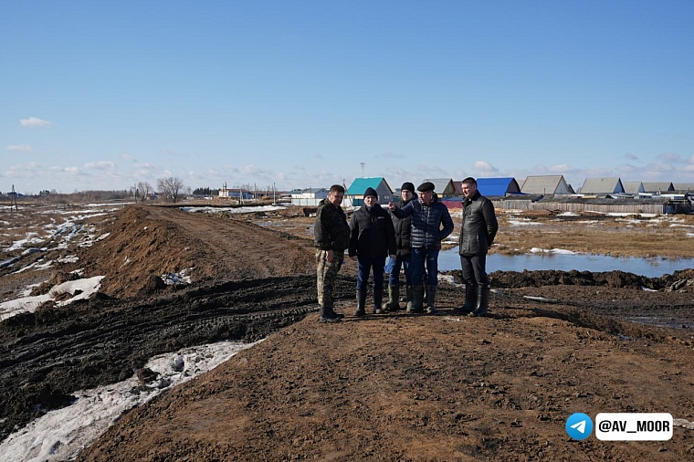 Губернатор Тюменской области проверяет, что сделано на местах прошлогоднего паводка