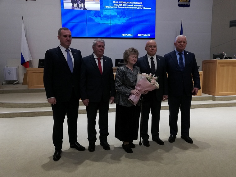 Трое известных людей получили нагрудные знаки «За заслуги перед городом Тюменью»