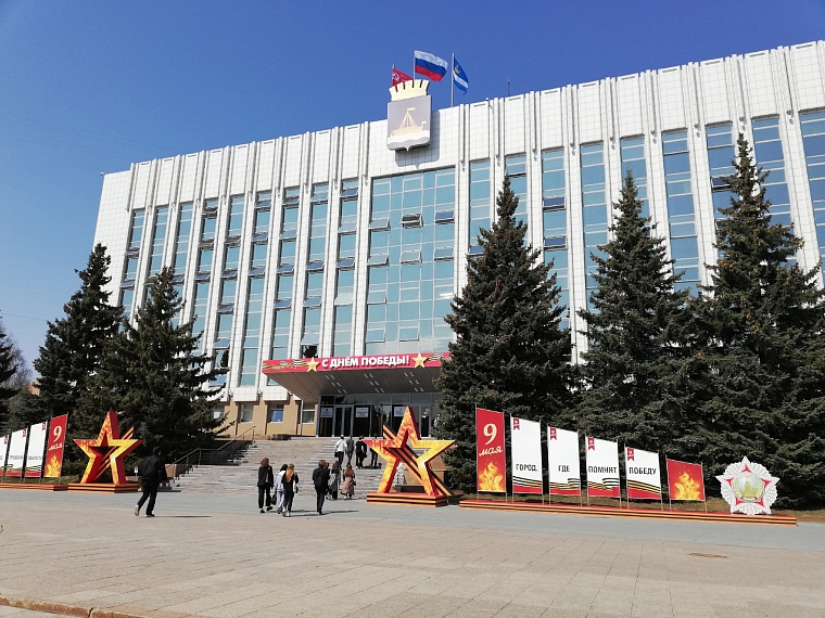 Евгений Заболотный вручил награды накануне Дня Победы