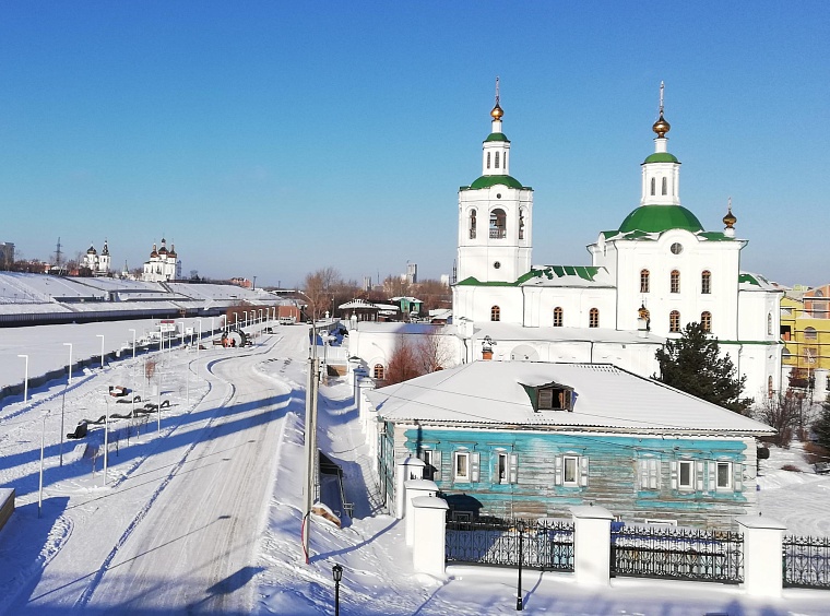 Время, которое стоит посвятить своим близким: Владимир Якушев поздравил жителей УрФО с Рождеством