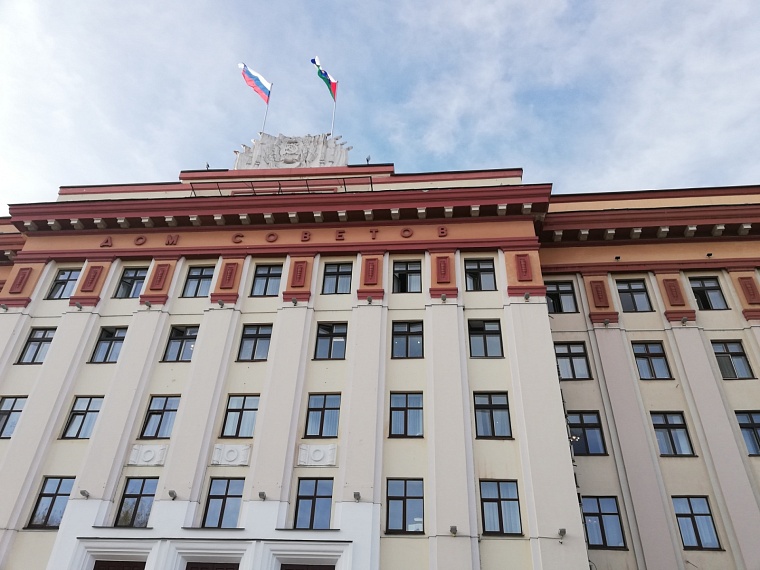 Тюменская областная дума обновлена наполовину: депутаты приняли присягу