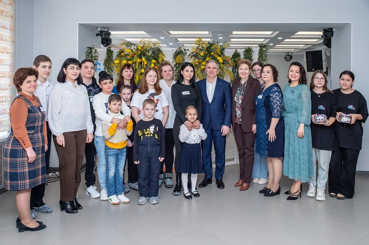 В канун 8 Марта Александр Моор встретился с родными мобилизованных