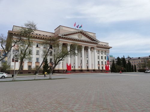 В Тюменской облдуме утвердили новую норму при размещении копии Знамени Победы