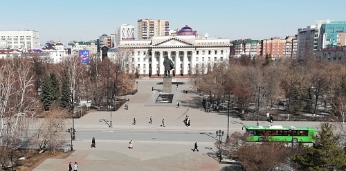 Закон, позволяющий губернатору руководить больше двух сроков подряд, рассматривают в первом чтении