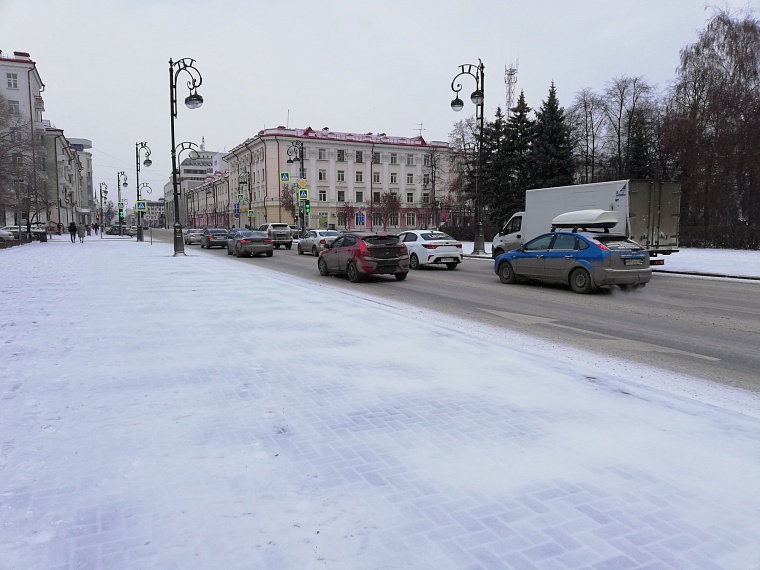 В Тюменской области продлен запрет для мигрантов на работу водителями такси и автобусов