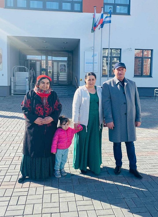 В Тюмени цыгане приняли участие в выборах президента РФ