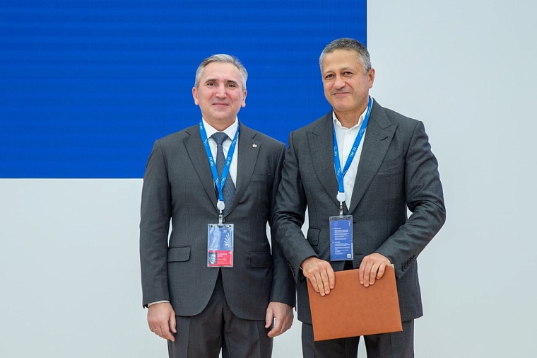 Губернатор Александр Моор на TNF поздравил коллективы двух предприятий с юбилеем