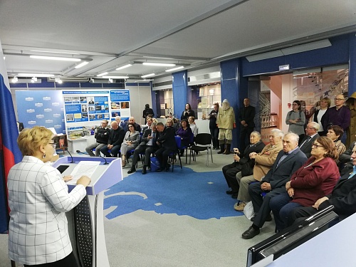 В Тюменской облдуме открылась выставка, посвященная 60-летию промышленной добычи нефти