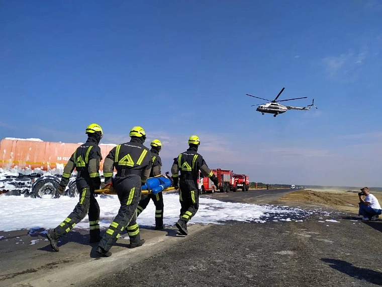Владимир Якушев поздравил спасателей с профессиональным праздником