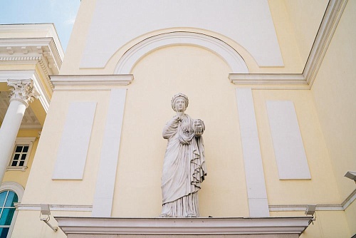 Александр Моор поздравил жителей Тюменской области со Всемирным днем театра