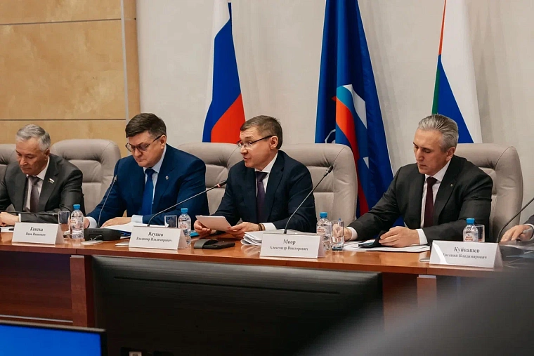 Александр Моор: Мы адаптируем экономику, системы здравоохранения, образования и рынок труда к современным условиям