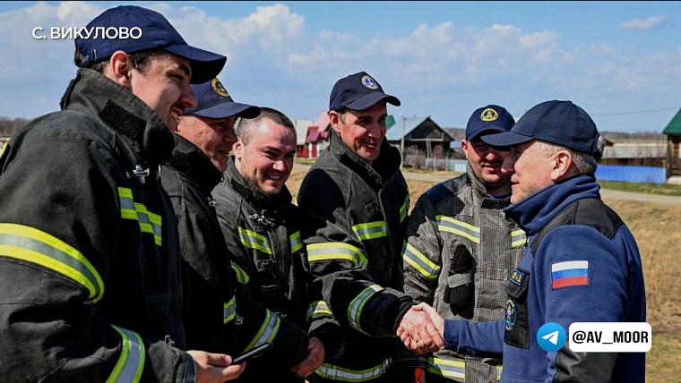 Александр Моор: В праздник Весны и Труда жители Тюменской области продолжают борьбу против паводка в едином строю