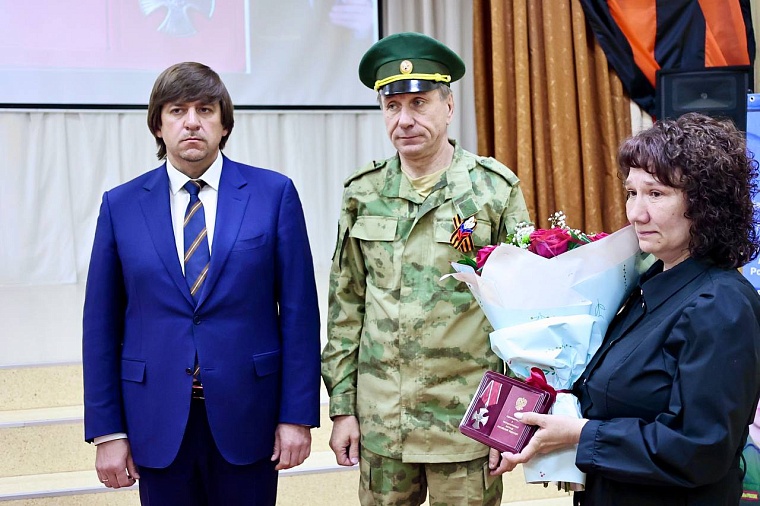 В Тобольске вручили ордена Мужества родителям павших героев