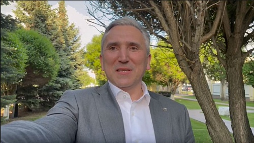 Александр Моор пожелал выпускникам перед ЕГЭ успехов, спокойствия, уверенности