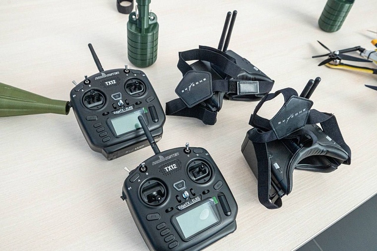 Губернатор Александр Моор оценил новейшую разработку тюменских специалистов для применения в зоне СВО