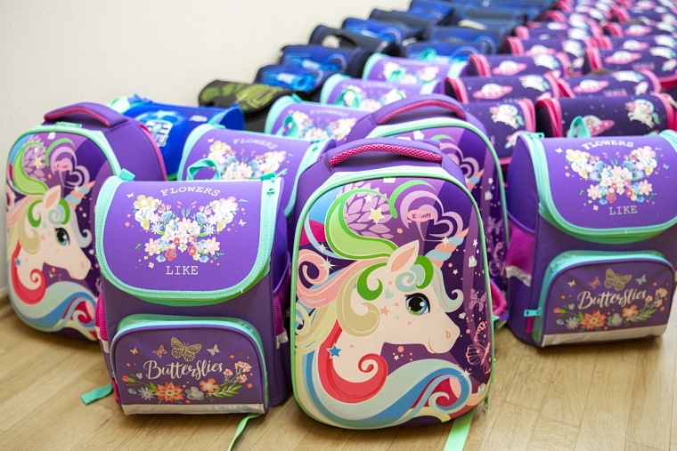 В России и на Донбассе дети получат наборы для школы от партии «Единая Россия»