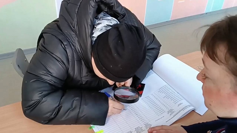 Незрячие и слабовидящие тюменцы голосуют - для этого предоставлены все условия