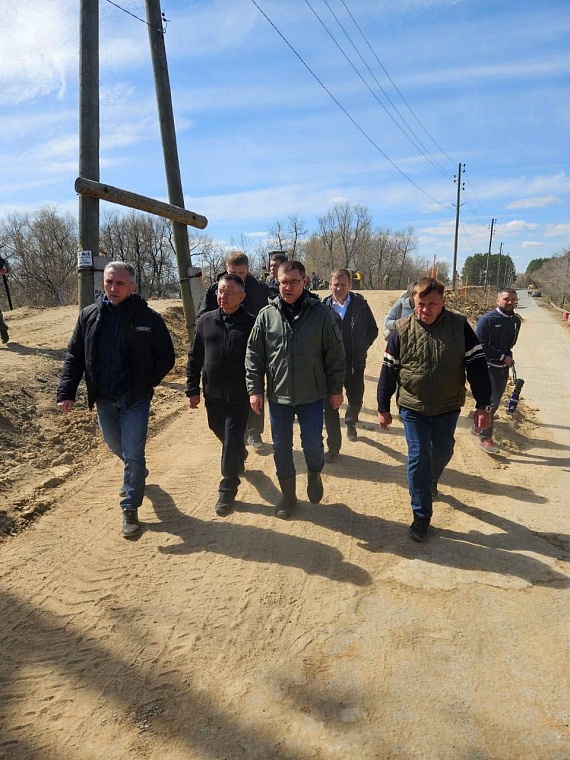 Глава Минстроя России Ирек Файзуллин: Стоит задача поднять уровень трассы Тюмень - Омск на два метра