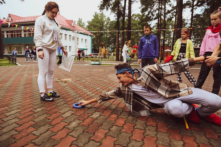 Губернатора Александра Моора поблагодарили за организацию летнего отдыха детей из Краснодона