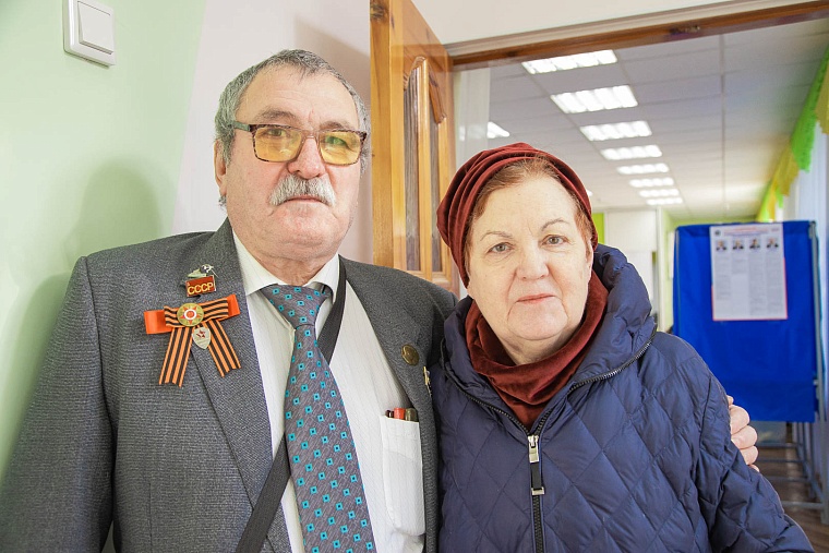 Это праздник и великий день: на избирательный участок тюменец надел награды