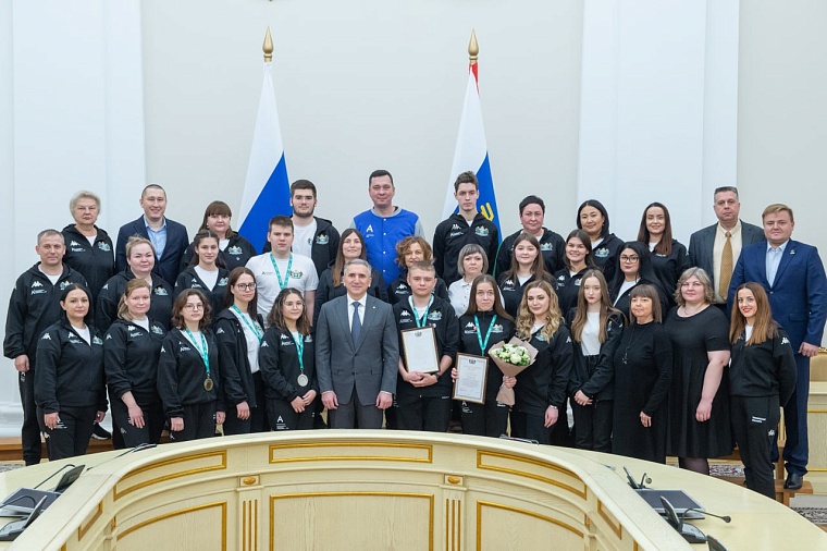 Александр Моор рассказал о встрече с командой региона, участвовавшей в чемпионате "Абилимпикс"