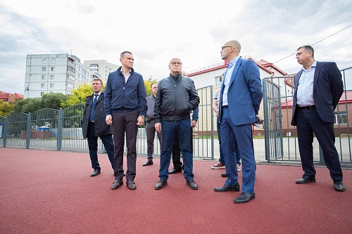 Депутаты Тюменской гордумы оценили ход реконструкции спортивного объекта гимназии №1