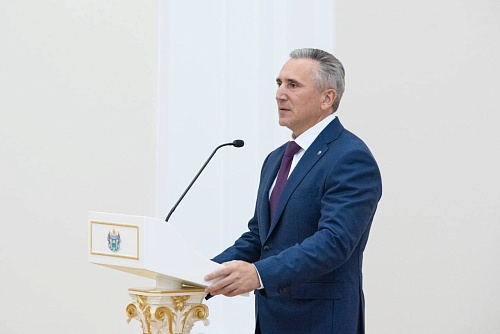 Началось заседание Тюменской облдумы, на котором губернатор Александр Моор представит ежегодный отчет