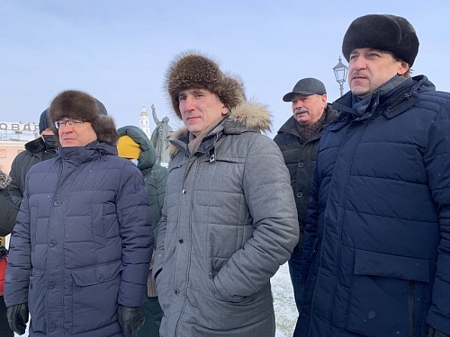 Владимир Якушев и Александр Моор оценили реализацию проекта по благоустройству Базарной площади в Тобольске