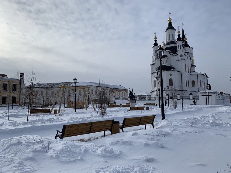Владимир Якушев и Александр Моор оценили реализацию проекта по благоустройству Базарной площади в Тобольске
