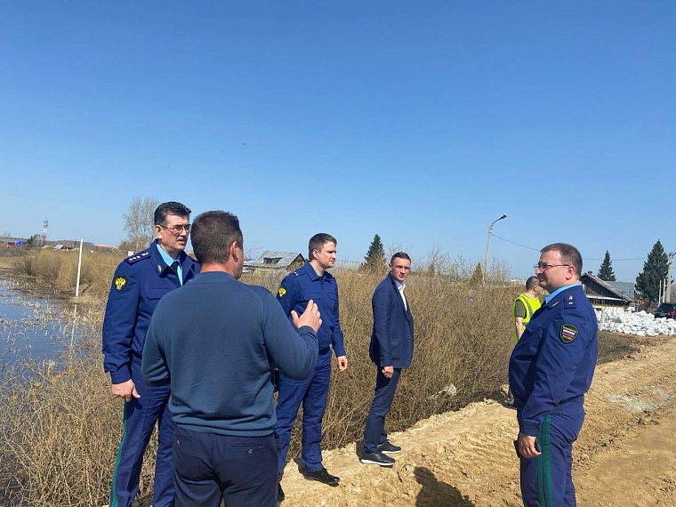 Заместитель Генпрокурора  Сергей Зайцев сегодня работает в Тюменской области