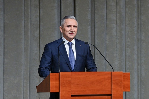 Губернатор Тюменской области Александр Моор начал прямую линию с жителями региона