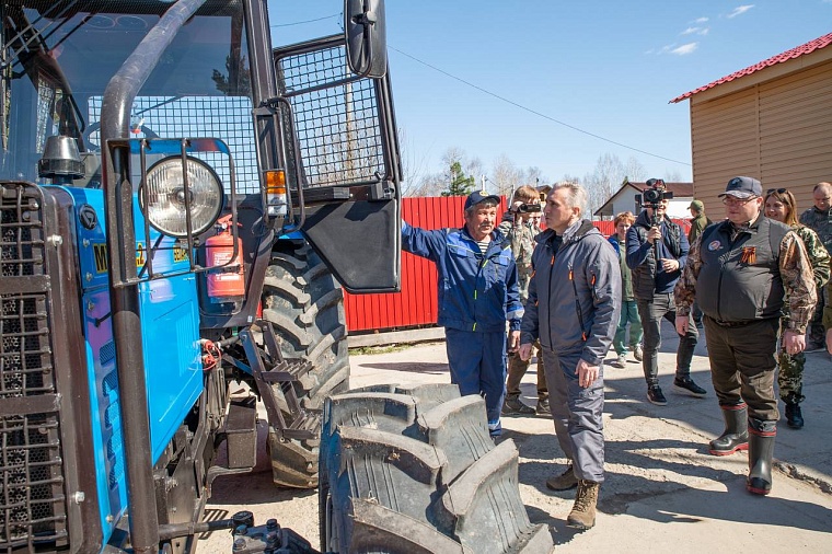 Александр Моор проинспектировал противопожарный пост в селе Тюнево