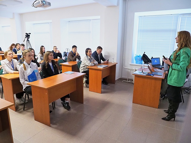 Краснодонские студенты узнали от тюменского политтехнолога много нового о пиаре