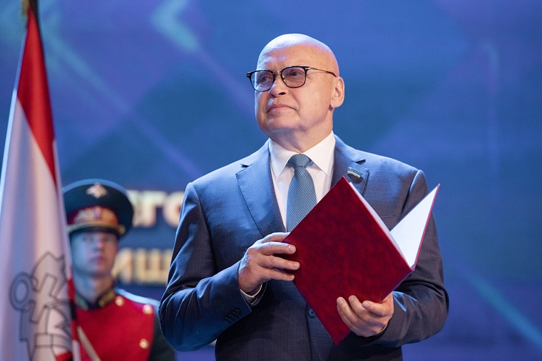 «С вами связаны надежды на продолжение успешного развития» - Евгений Заболотный поздравляет молодежь Тюмени