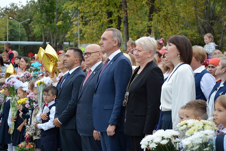 Председатель Тюменской гордумы Евгений Заболотный: Школьные годы – это счастливая пора жизни