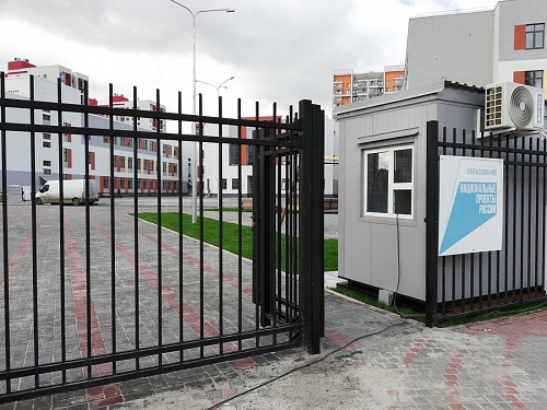 В Госдуме предложили ограничить доступ посторонних на школьные территории