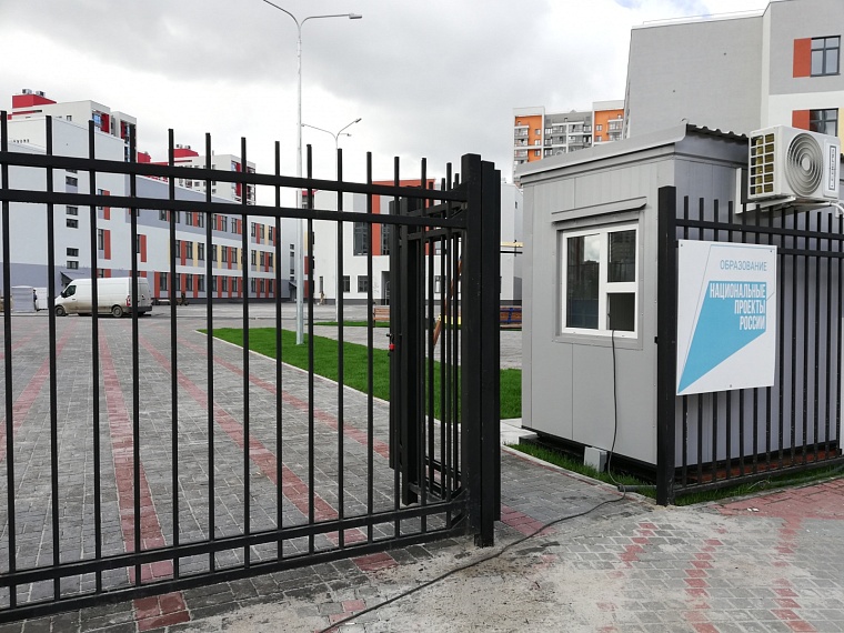 В Госдуме предложили ограничить доступ посторонних на школьные территории