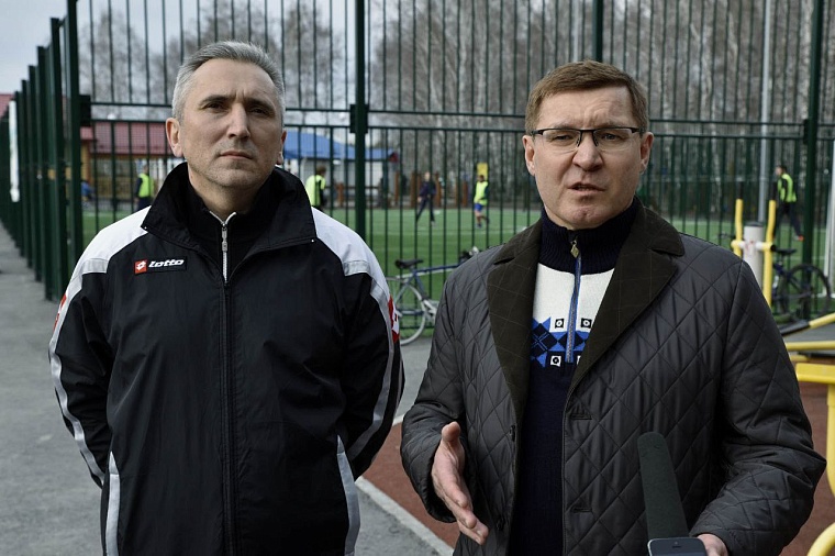 Александр Моор поздравил Владимира Якушева с юбилеем