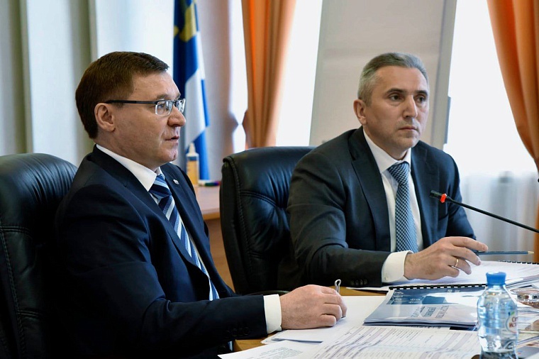 Александр Моор поздравил Владимира Якушева с юбилеем