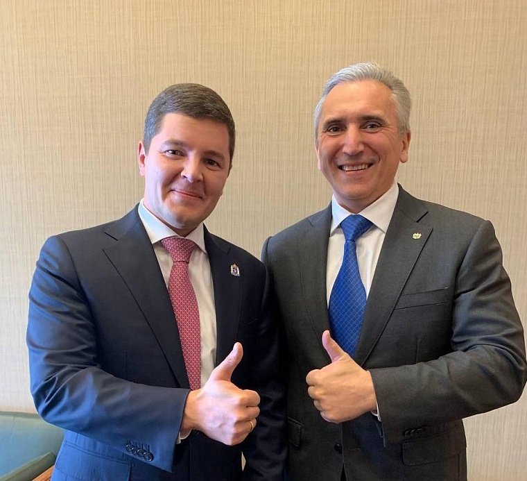 Александр Моор поздравил Дмитрия Артюхова со вступлением в должность губернатора ЯНАО