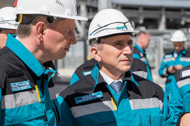 Министр Максим Решетников посетил предприятие "ЗапСибНефтехим" и отель "МИРРОС Тобольск"