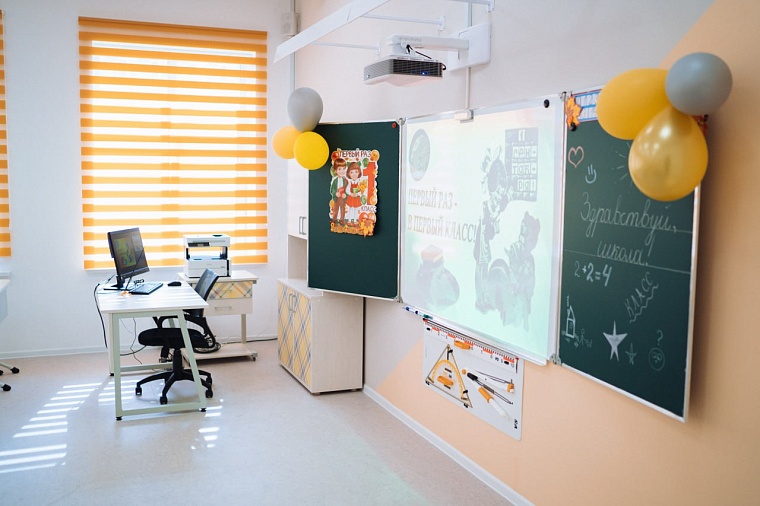 Александр Моор: В 2023 году планируем заменить пять деревянных школ