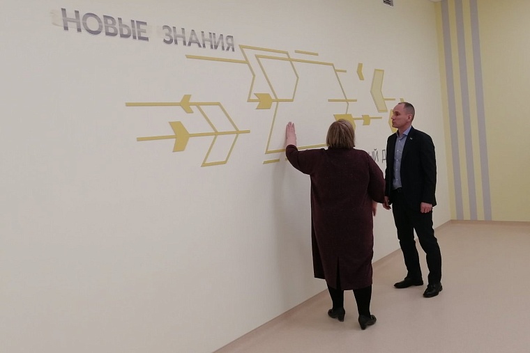 Депутат гордумы Дмитрий Елагин посетил новую школу в Ново-Патрушево перед открытием