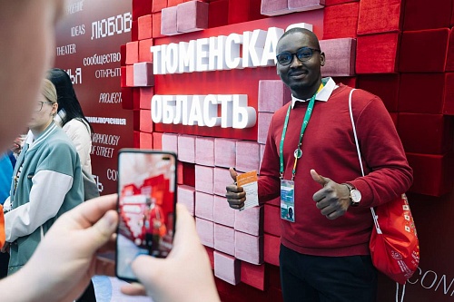 Александр Моор: Стенд с макетом межвузовского кампуса интересен делегациям из разных уголков России и из-за рубежа