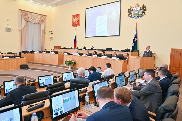 Депутаты Тюменской областной думы отметили эффективную работу правительства и губернатора Александра Моора