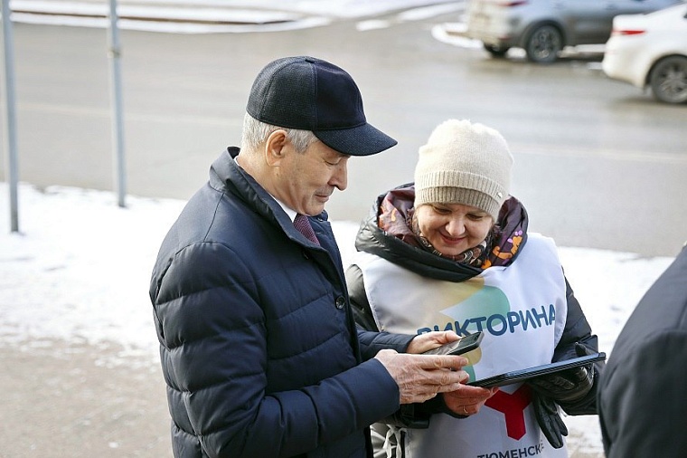 «Будем пить чай»: председатель Тюменской облдумы за правильный ответ в викторине «Люби свой край» получил конфеты