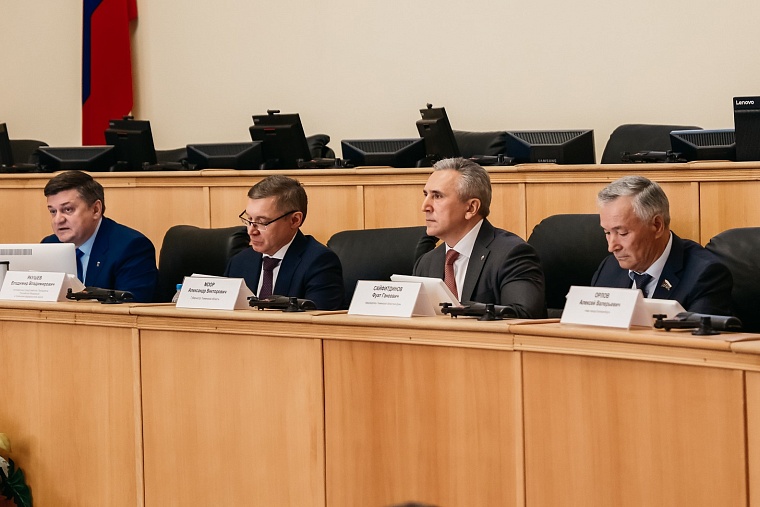 На форуме "Единой России" Александр Моор рассказал о взаимодействии Тюменской области, Югры и Ямала